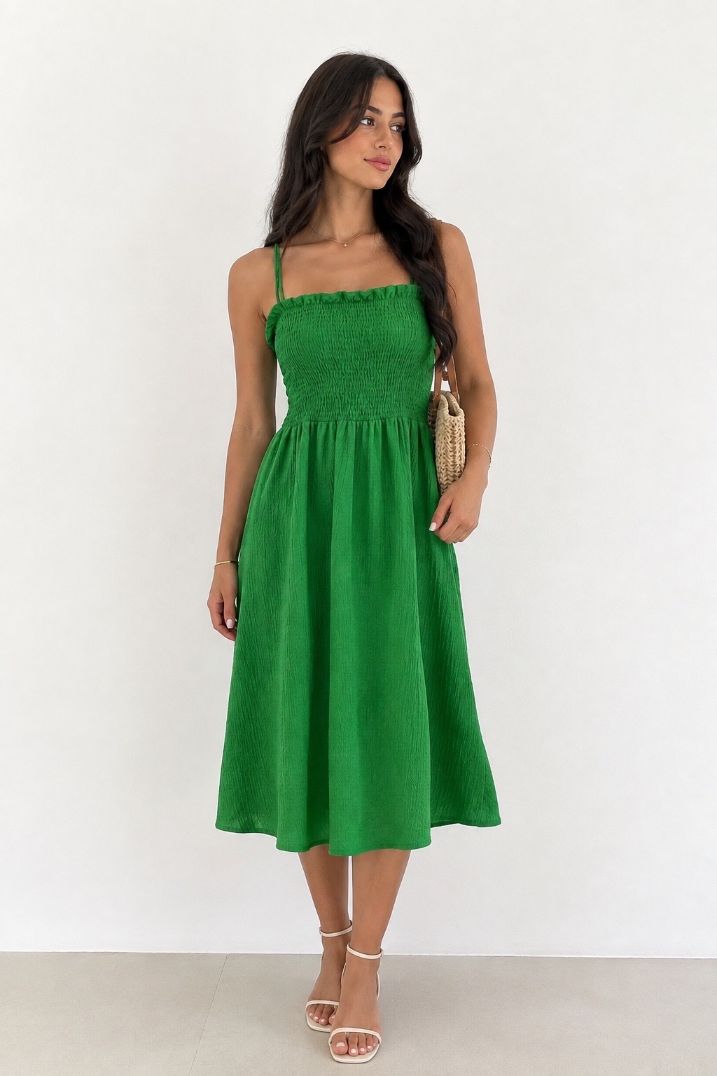 Robe verte à fines bretelles Coupe midi 💚