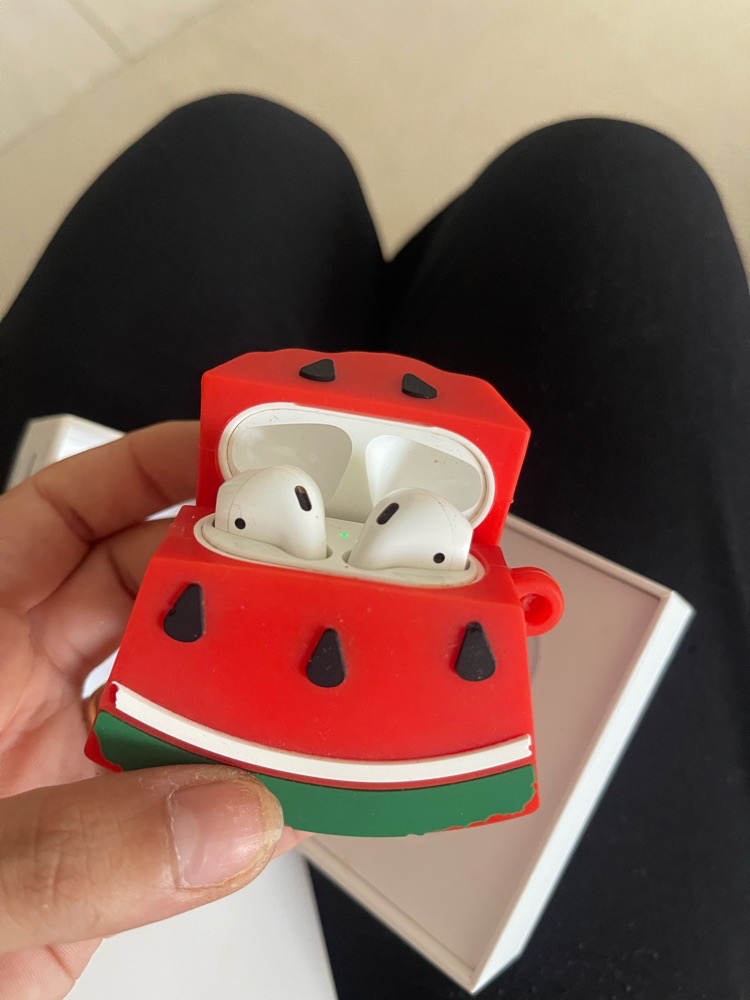 Airpods  2eme generation avec deux cache gratuit