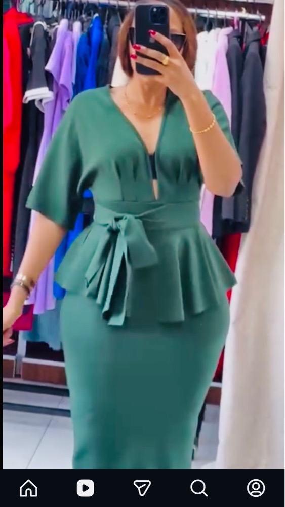 Robe de banquet fourreau de couleur unie à volants
