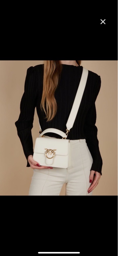 Un sac blanc neufs strass dorè neufs jamais portè avc sa bandoulierre 