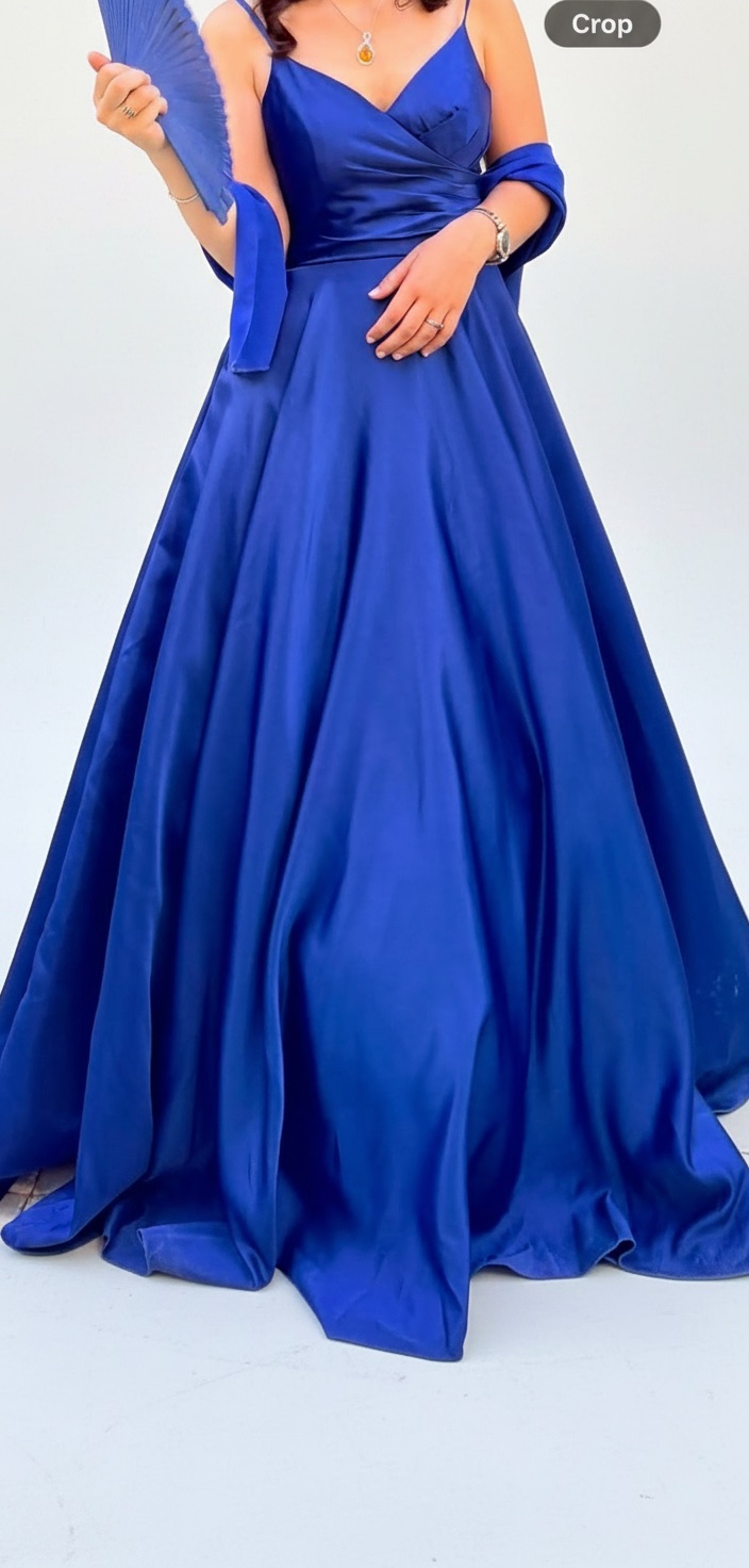 Robe bleu satiné taille 8 avec tulle