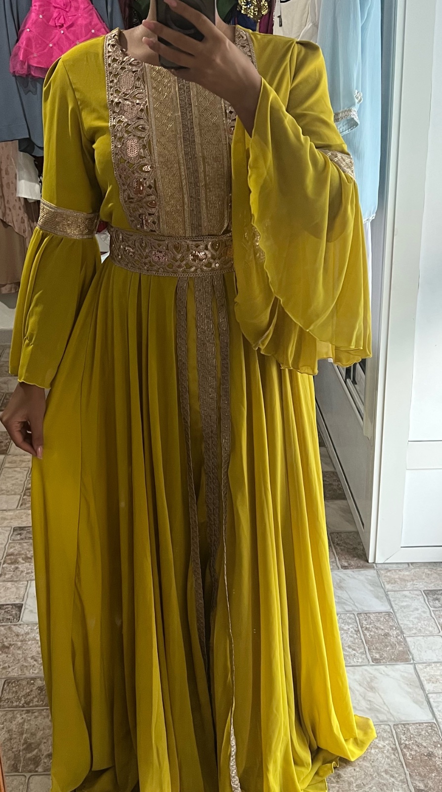 Caftan marocain jaune moutarde