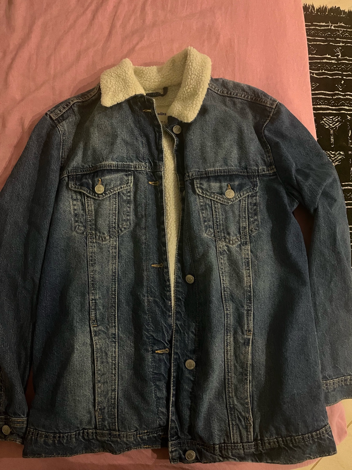 Veste jean pratiquement neuve 