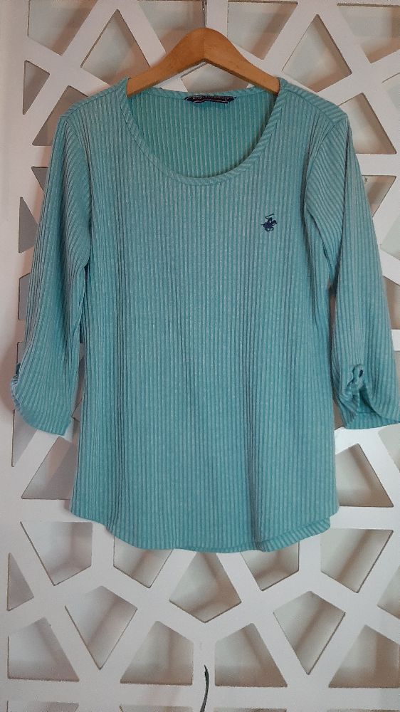 Pull authentique en parfait état 