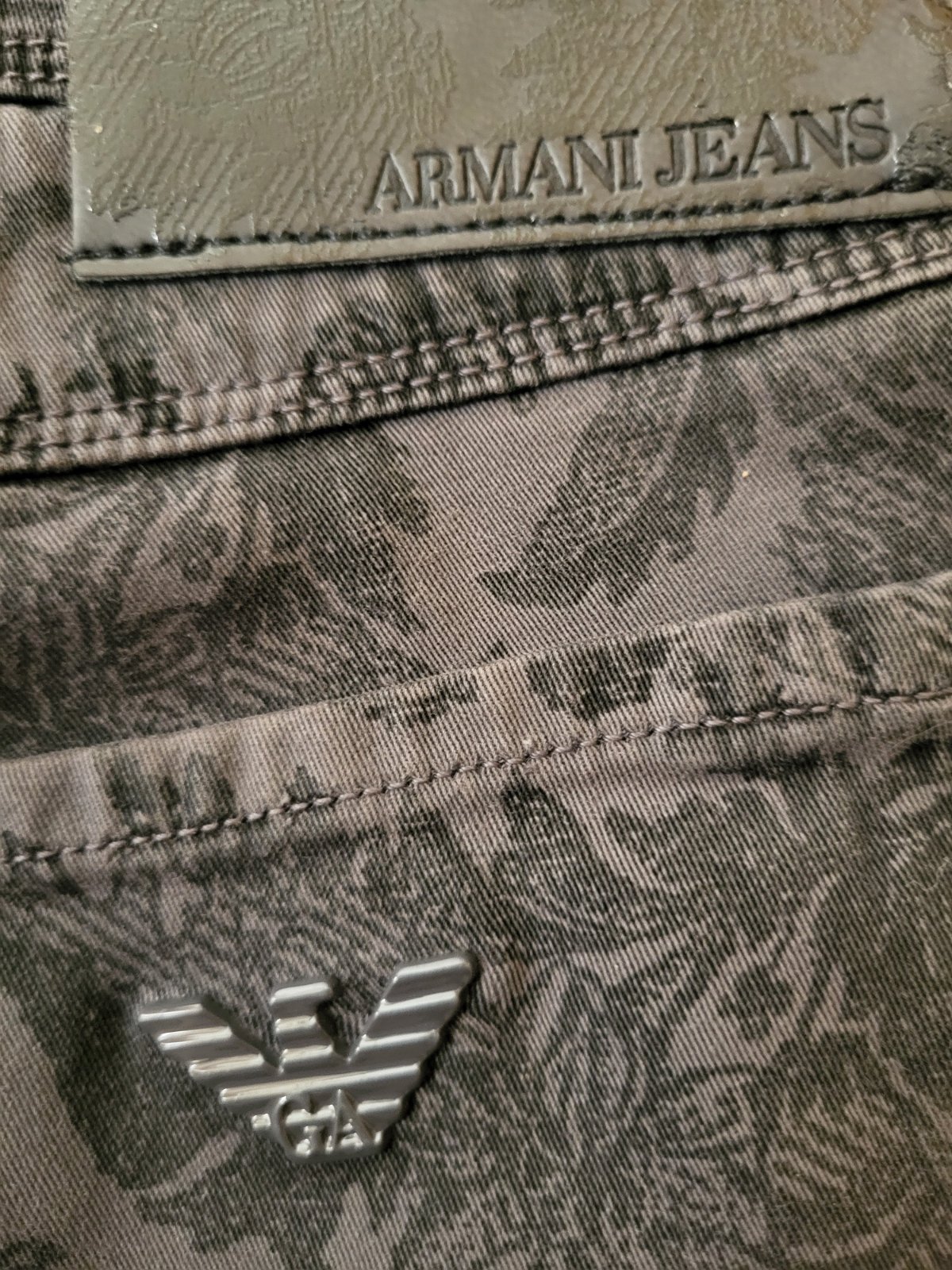 Pantalon jean Armani authentique en parfait état 