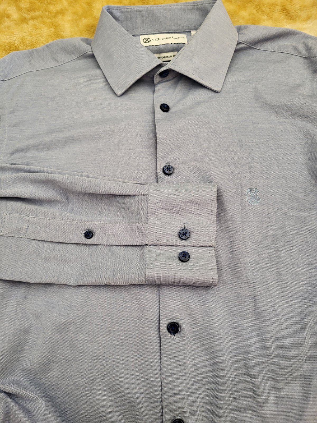 Chemise Christian lacroix authentique en parfait état 