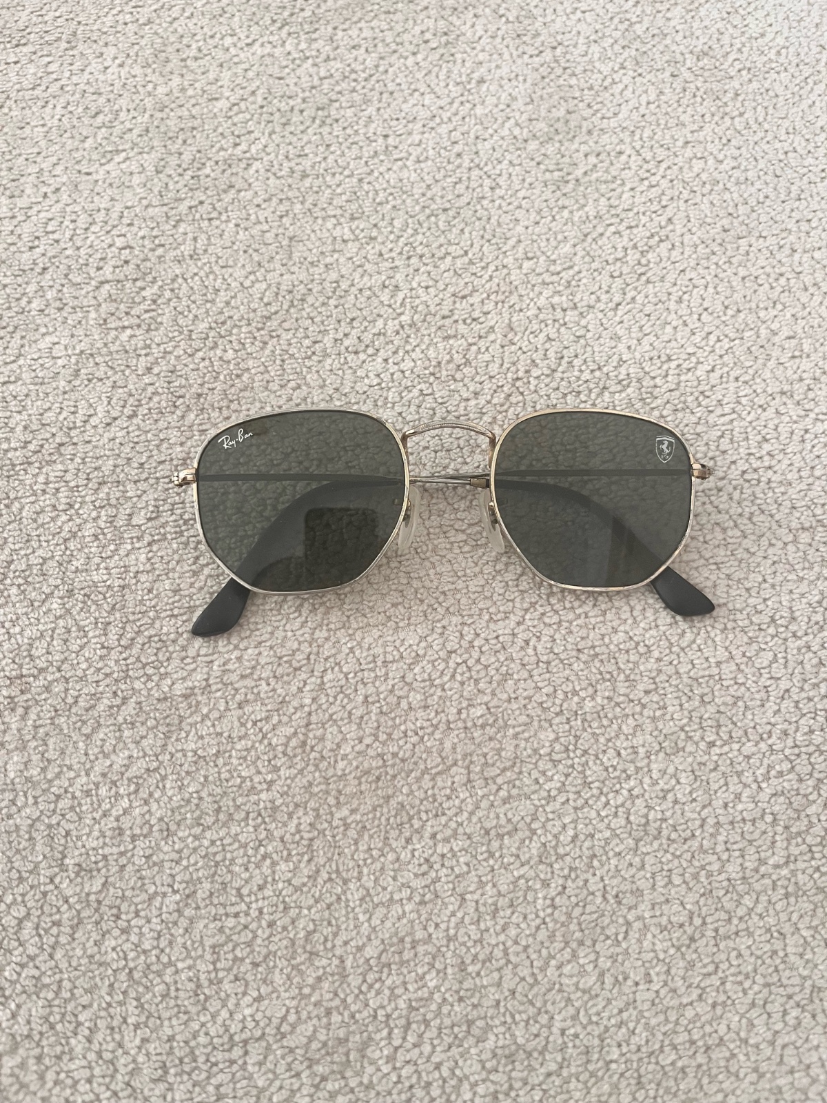 Lunette de soleil Rayban hexagonale 