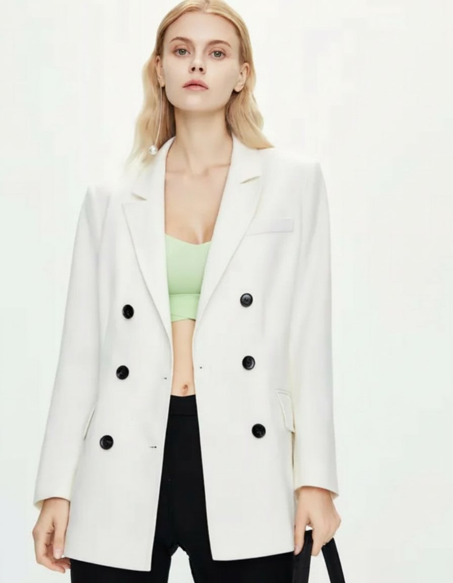 Blazer blanc avec des boutons noir made in turkey marque bubble