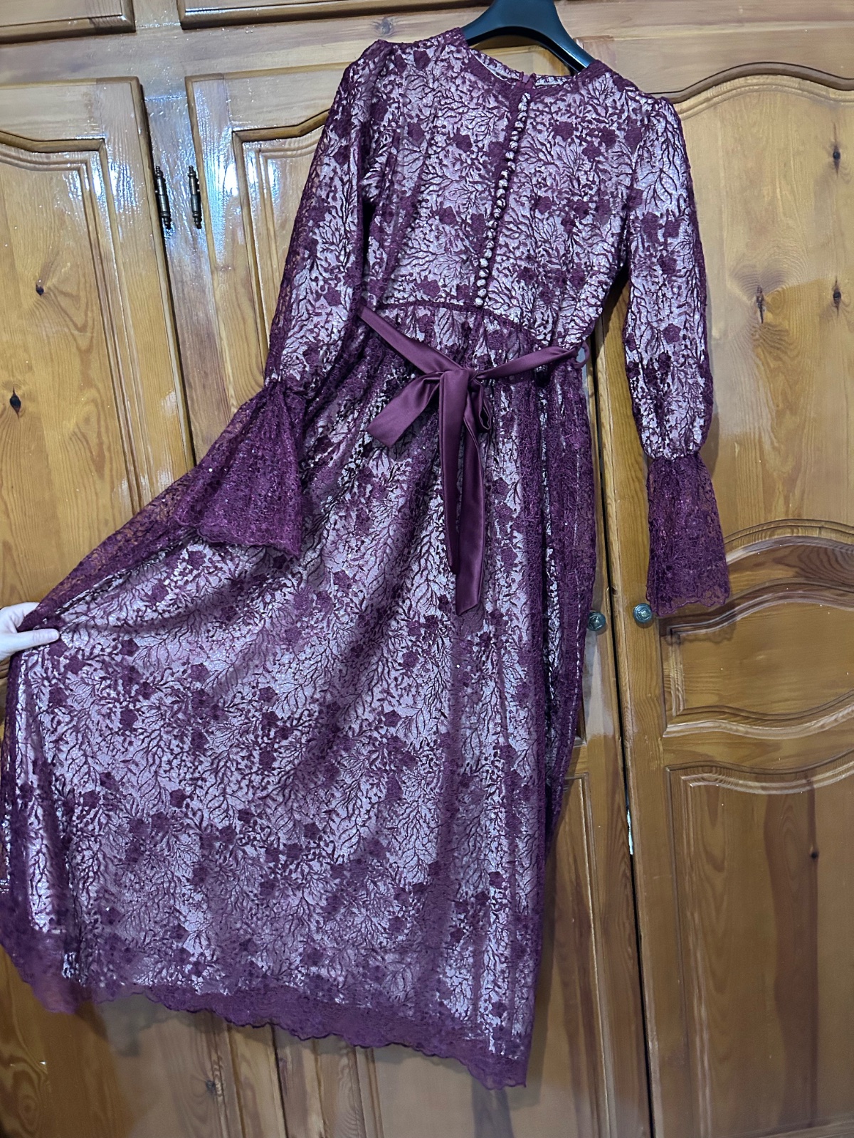 Magnifique robe longue en dentelle bordeaux