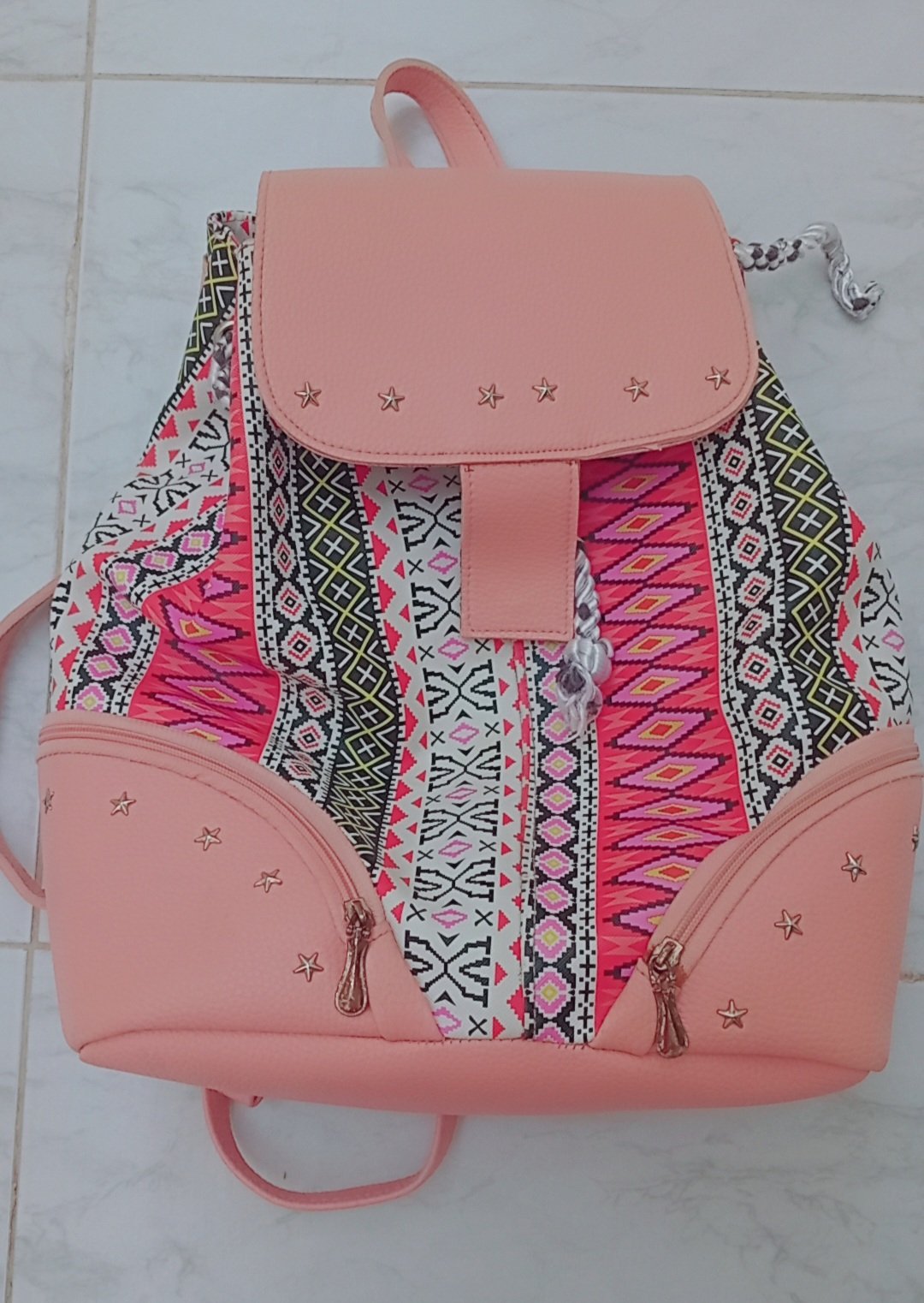 Sac à dos rose pastel et motifs 