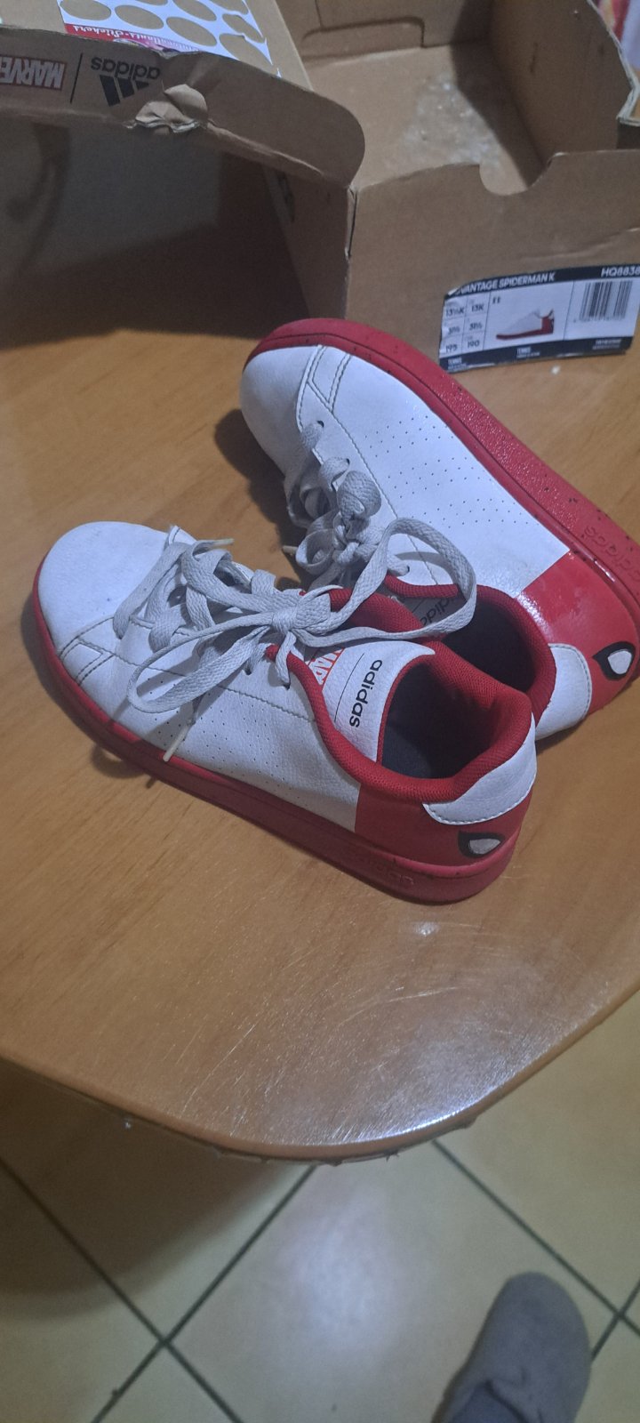 Basket adidas marvel