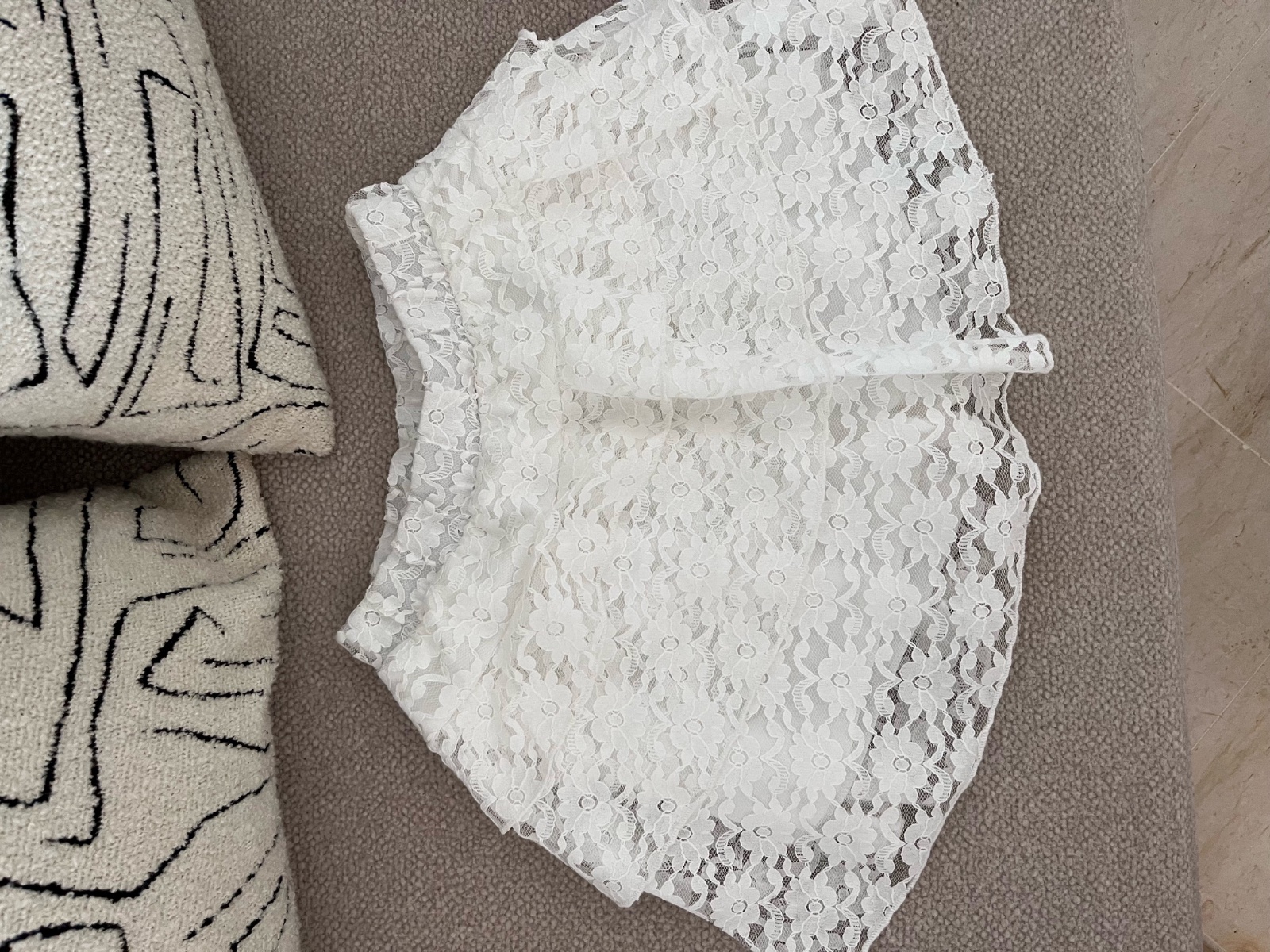 Jupe en guepure blanche taille s jamais porté 😍