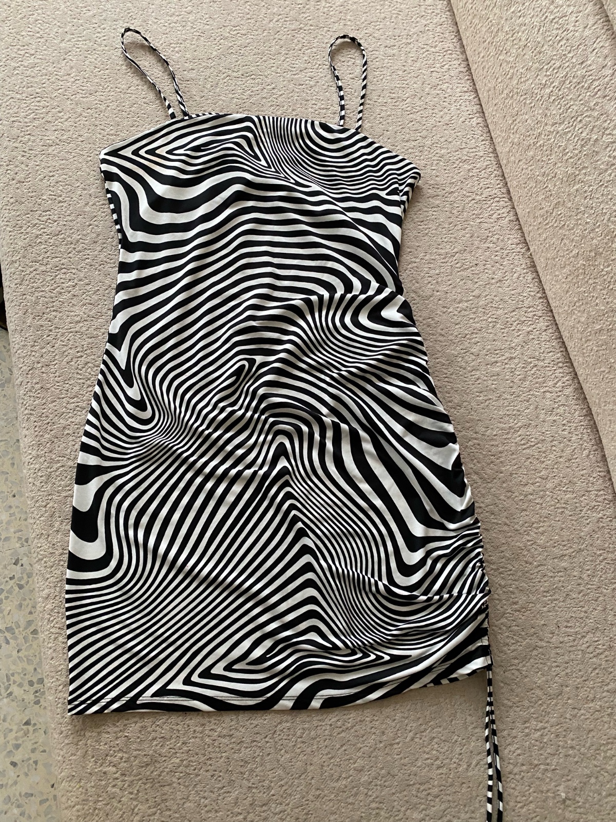 Robe H&M taille am🤍🖤