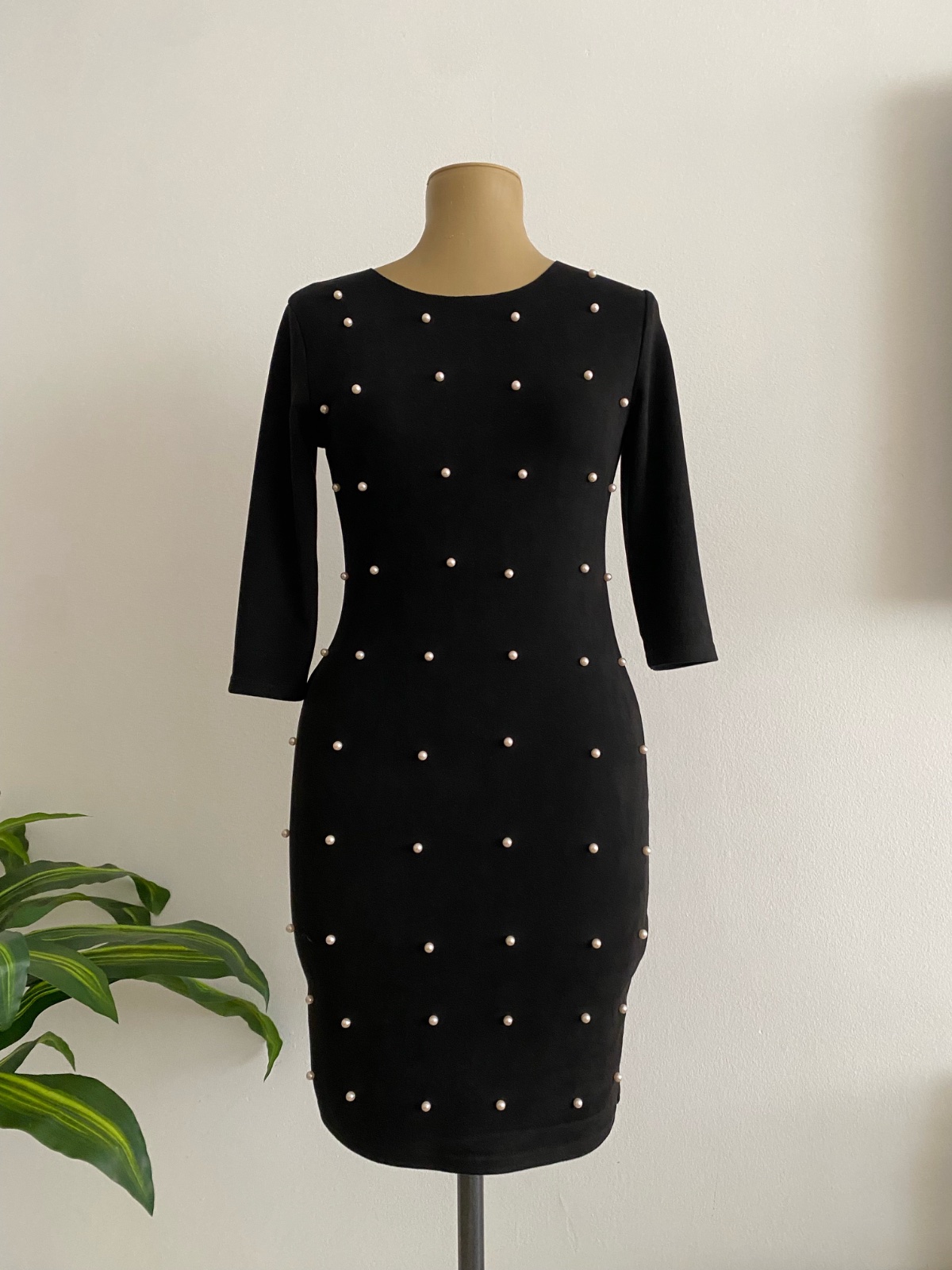 Robe noir avec des perles importée🇫🇷