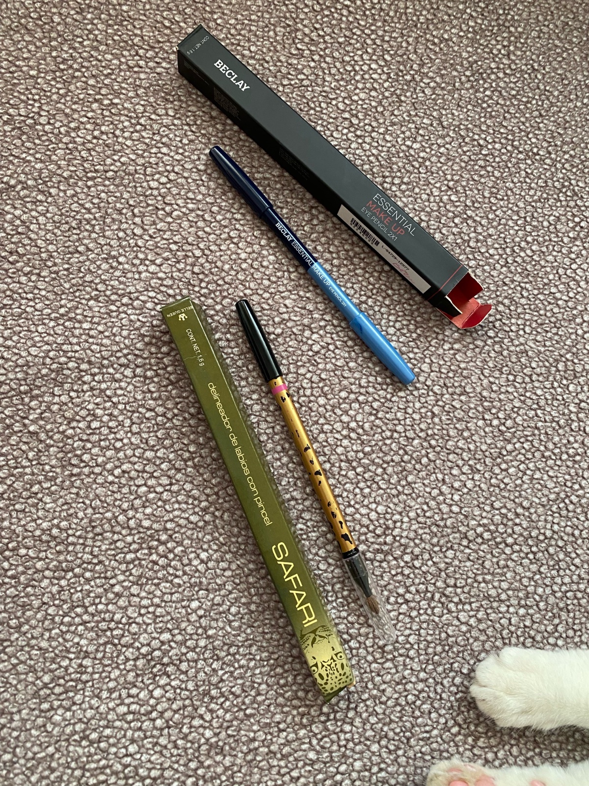 Eye pencil + conteur à levre