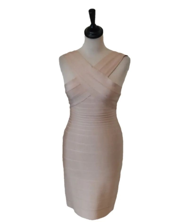 Belle robe beige moulante 