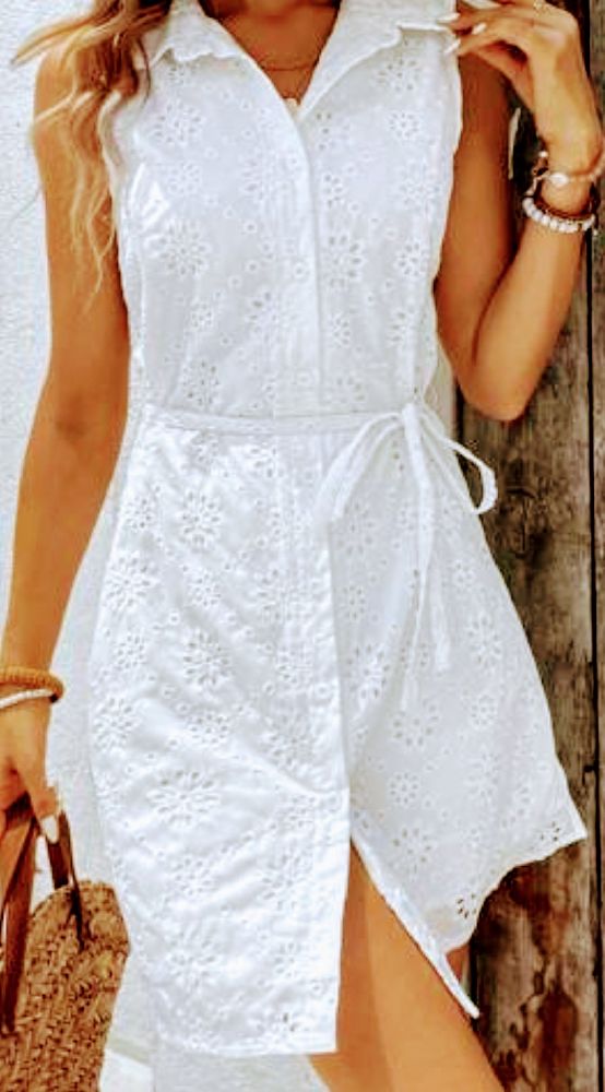 Une jolie robe de la marque superdry broderie anglaise .vente flash 😍😍😍🤍💫