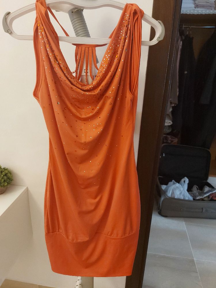 Une robe moulante très belle portée 