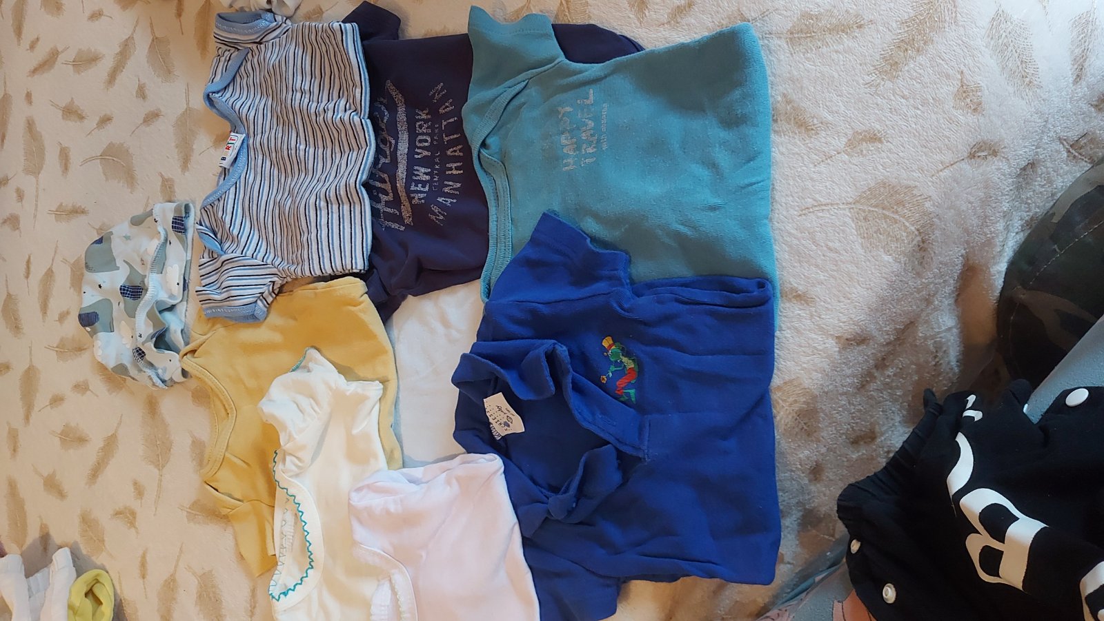 9 t-shirts bébé 