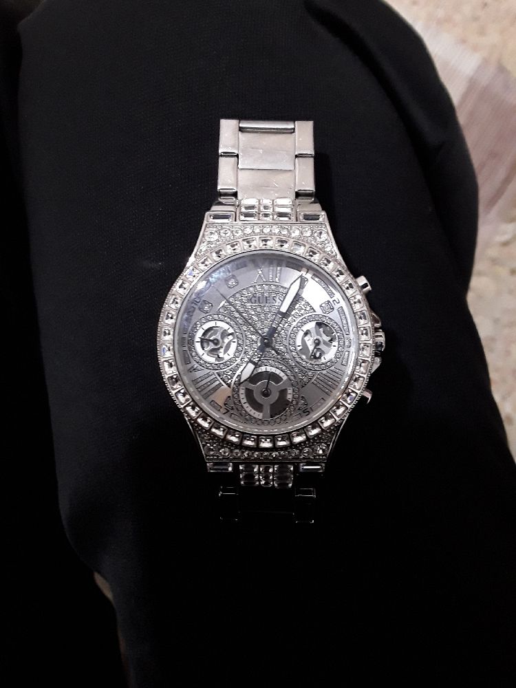 Montre Guess Originale - très élégante 