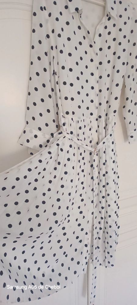 Robe blanche à points 