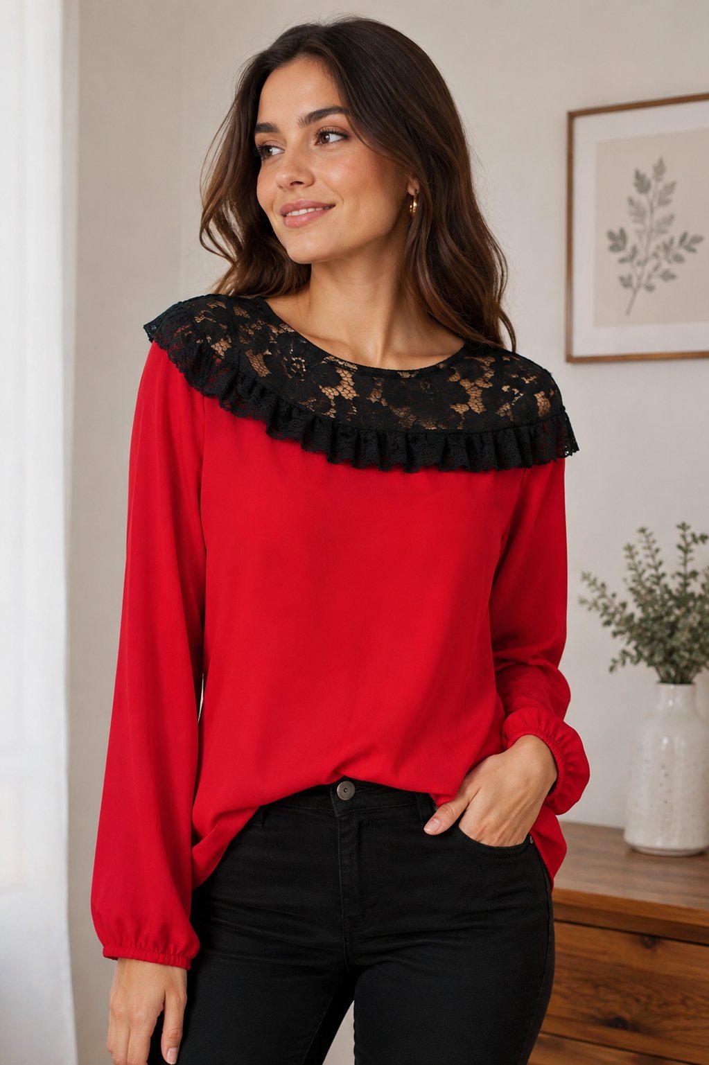 Pull avec dentelle en noir 