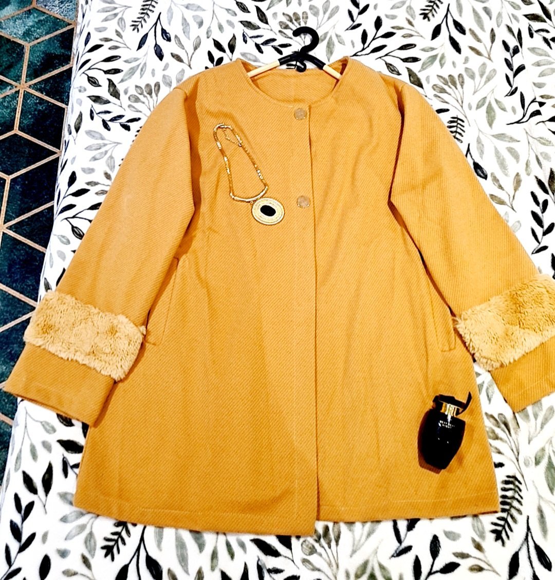 Manteau Camel Importé avec désigne Forrure Sur les Manche 