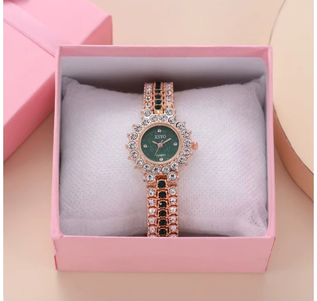 Montre Doré Neuf avec strass 💛💚