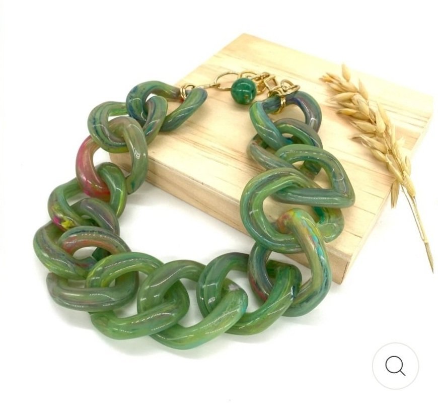 COLLIER EN RÉSINE VERT Style Audacieux et Moderne De La Marque Emporio Armani 