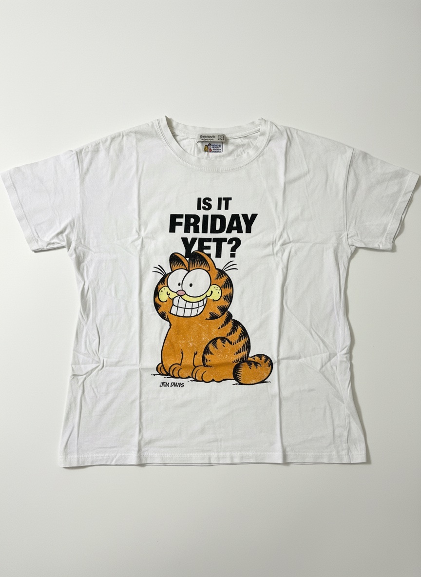 T-shirt Garfield « Is it Friday yet? »
