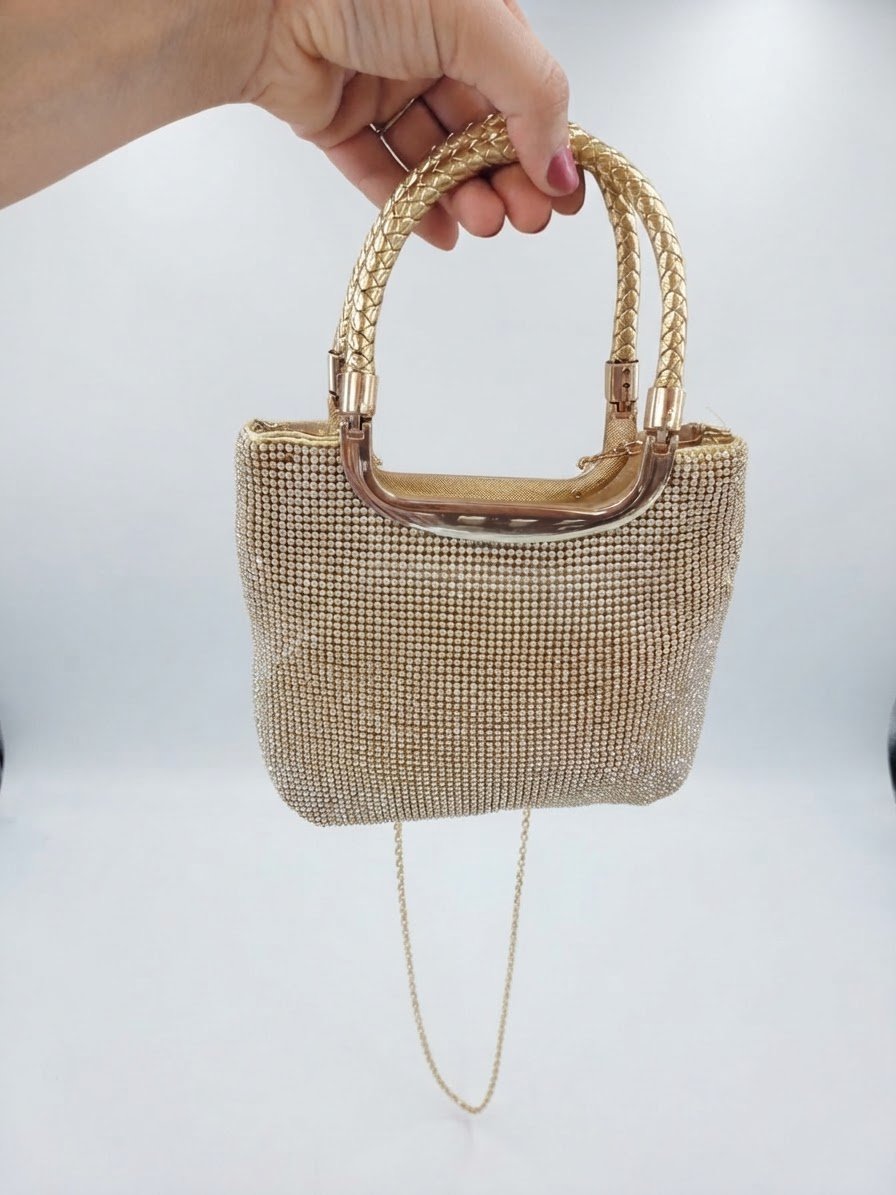 Un sac main soirée utilisé une seule fois 