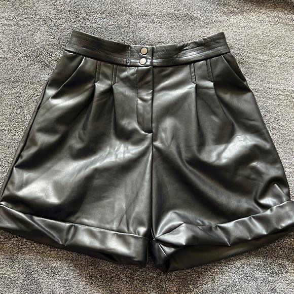 Chort cuir noir