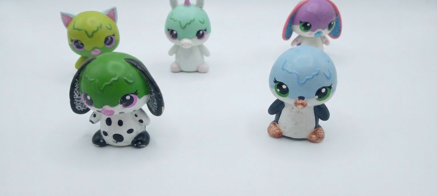 Figurines