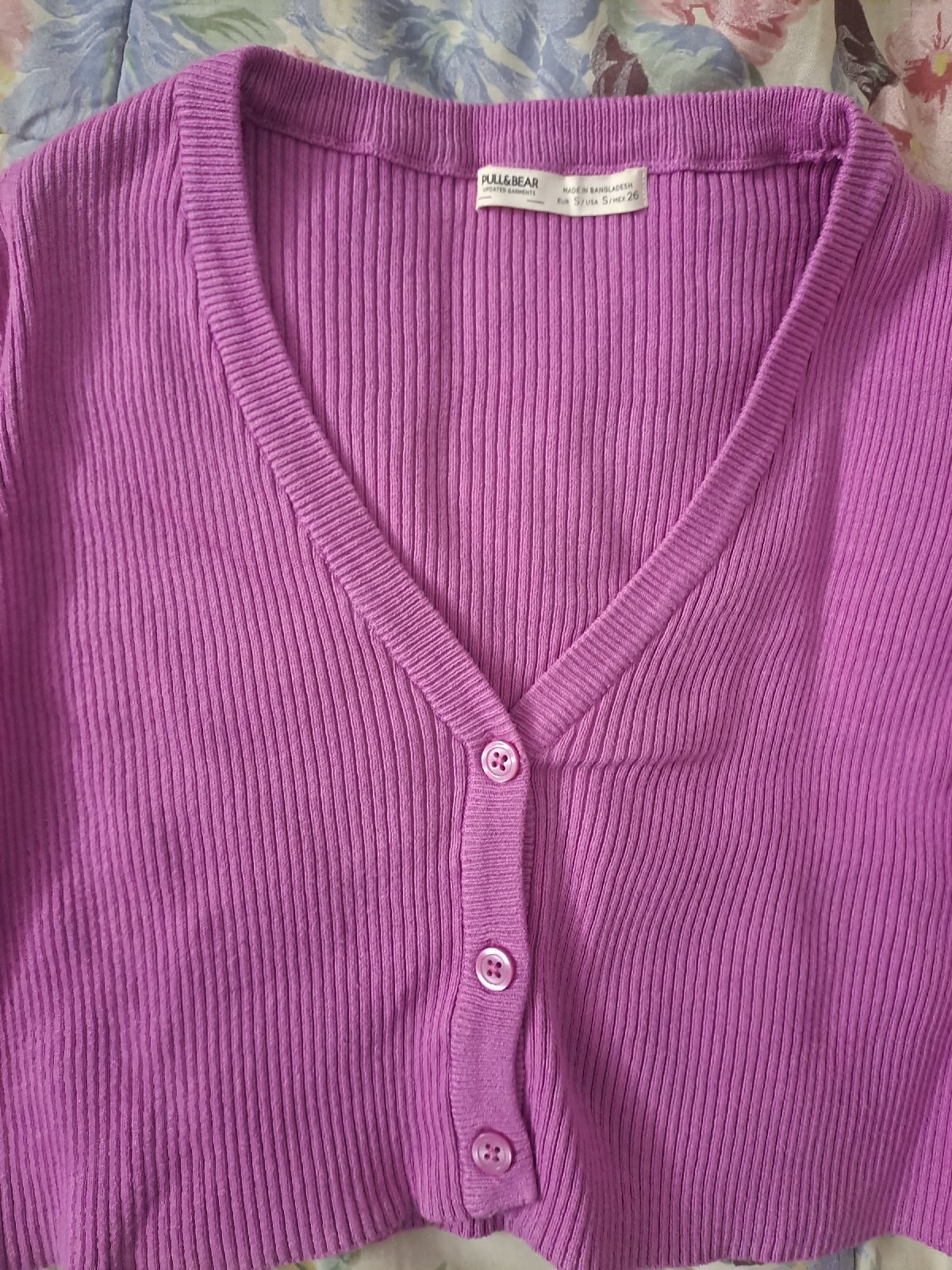 Gilet cropped pull&bear taille S couleur rose en très bon état 