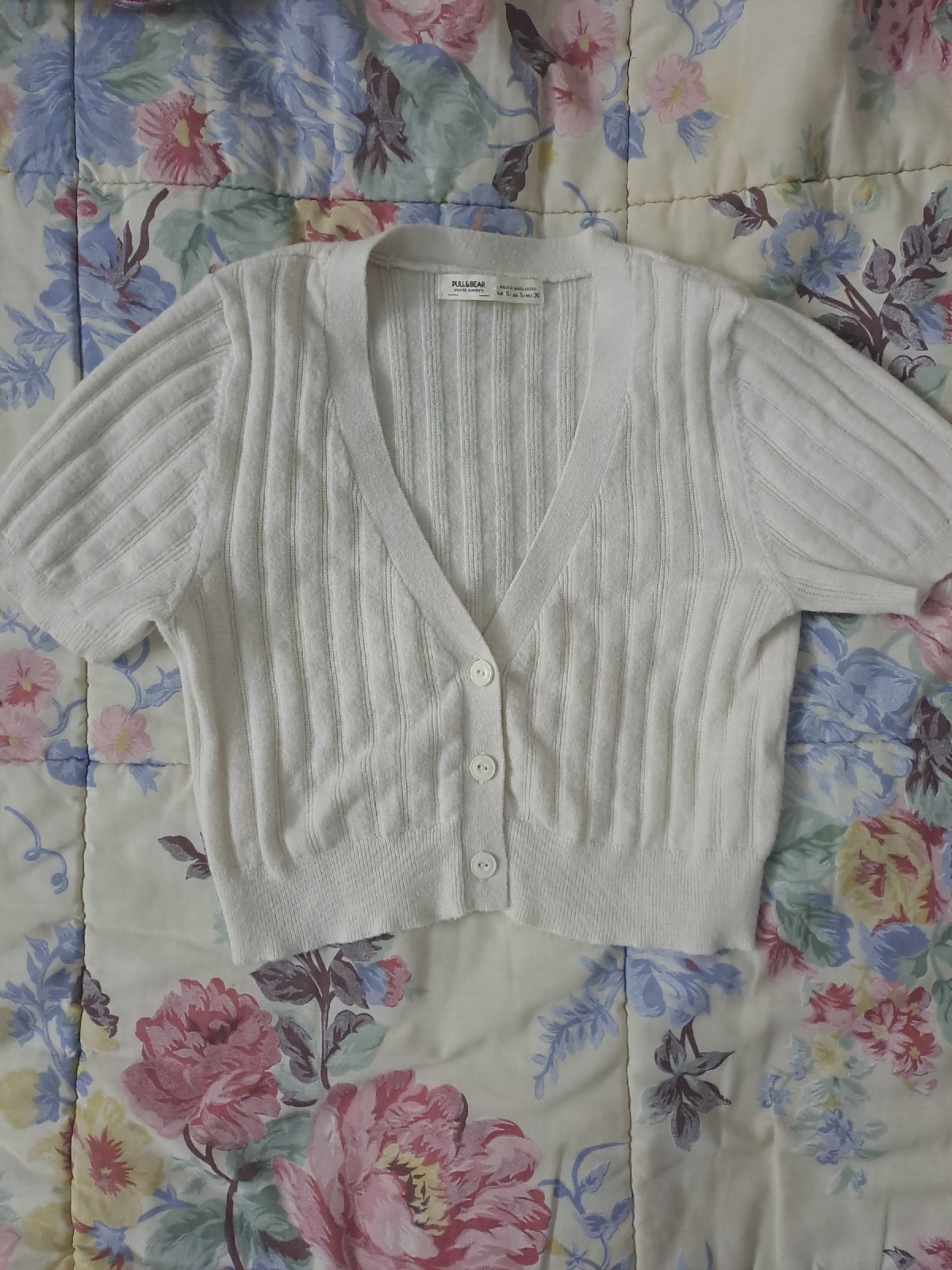 Gilet cropped taille S marque pull&bear en très bon état  couleur blanc cassé