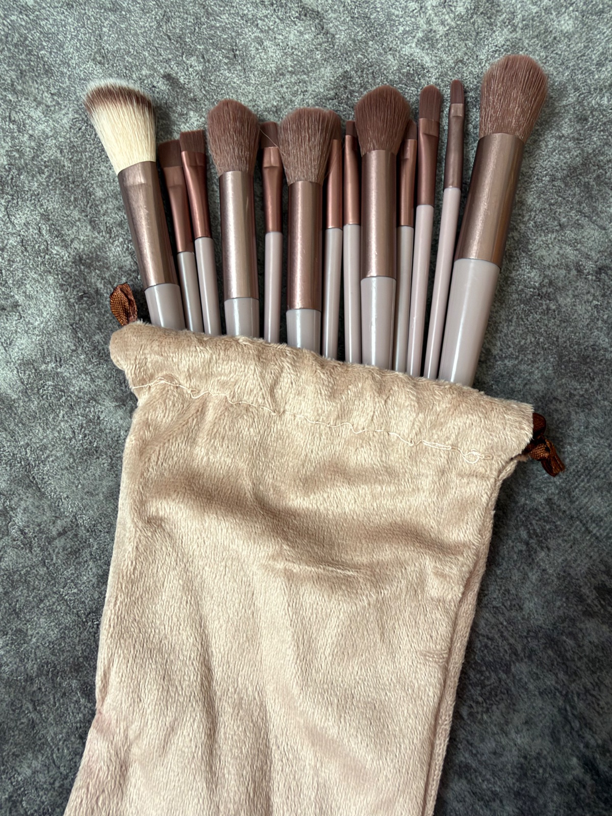 13 pinceaux de maquillage