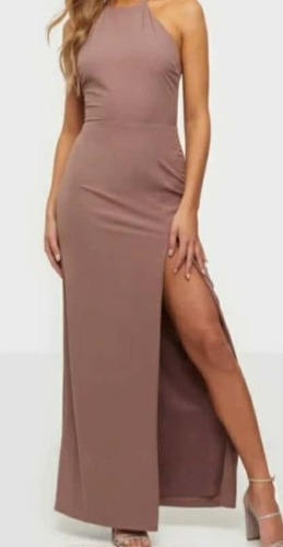 Robe longue satinée grise avec fente