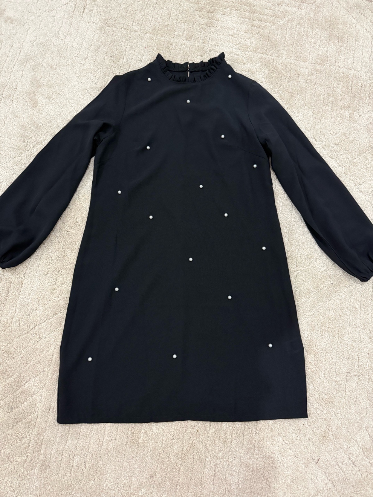 Robe shein noir avec perle 