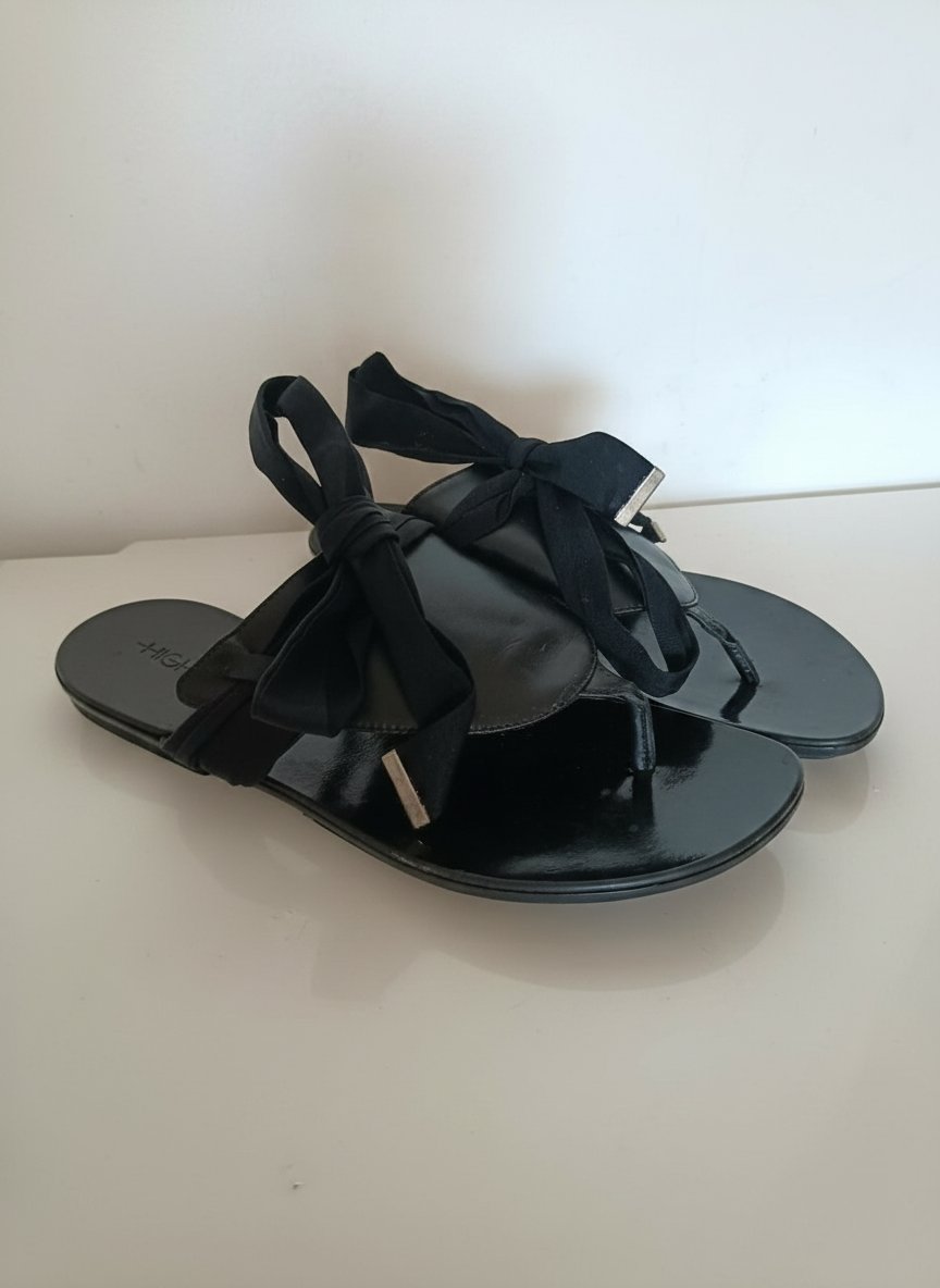 Mules en cuir de la luxueuse marque HIGH