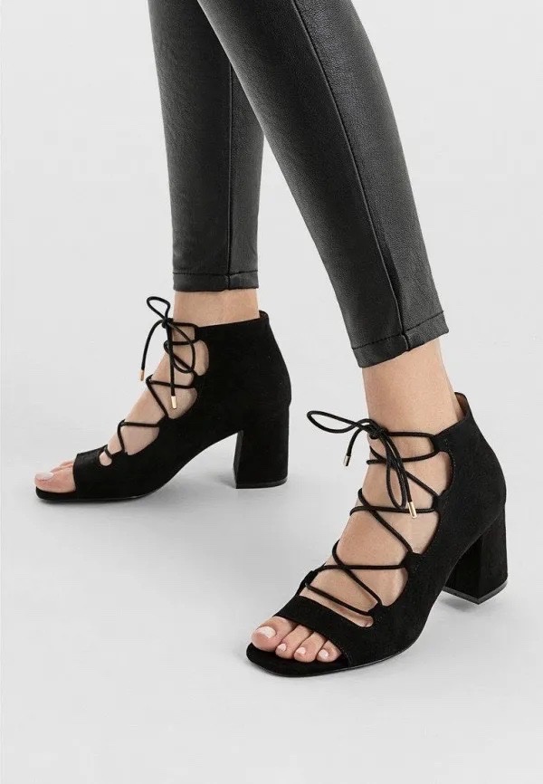 Sandal stradivarius bon etat