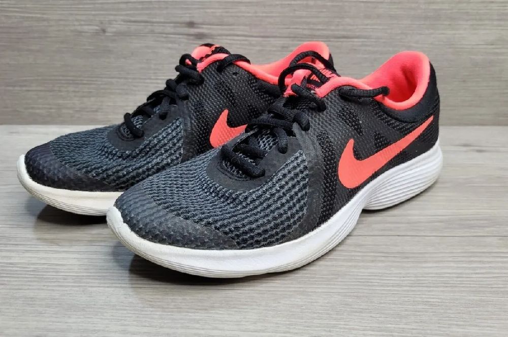 nike revolution 4 for girls 