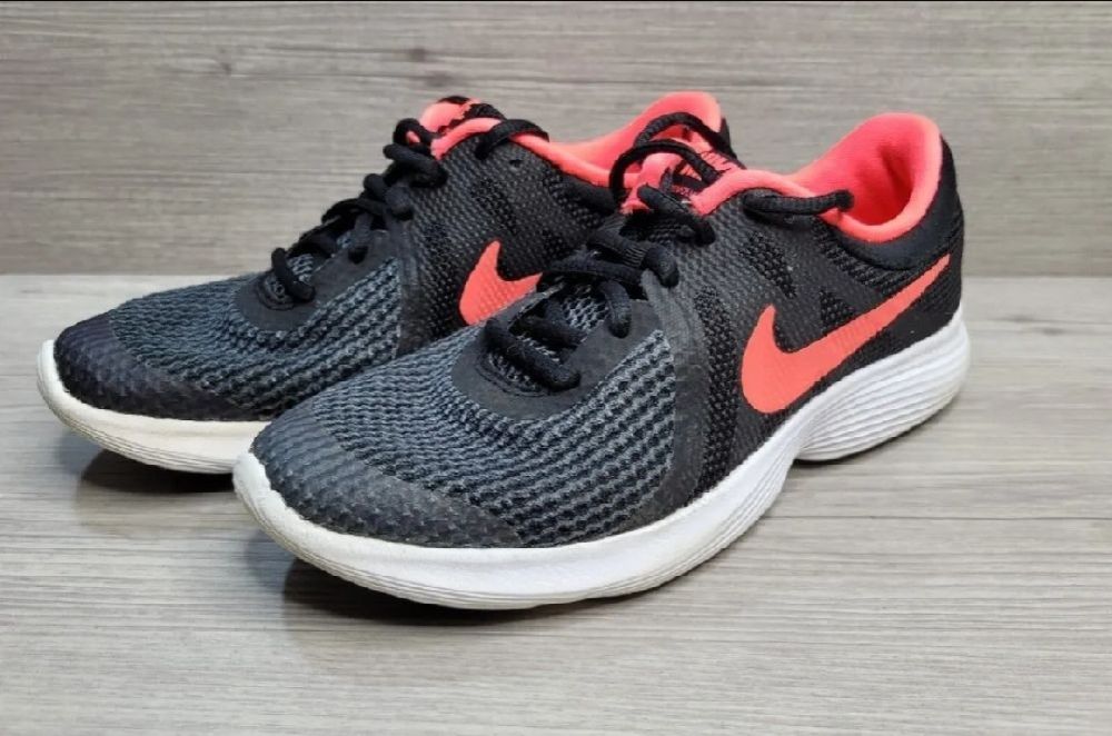 Nike revolution for girls 38