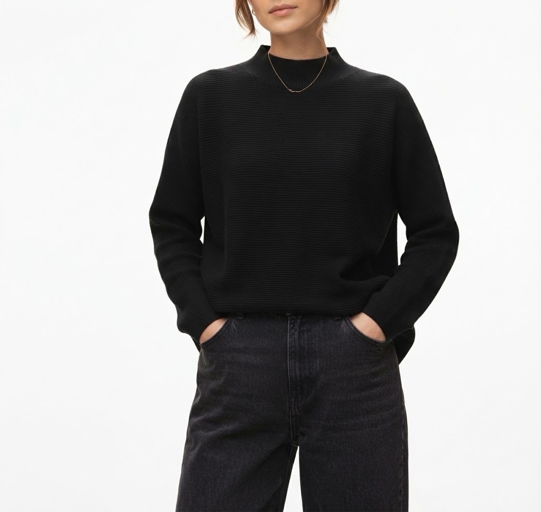 Pull oversize twil noir basique col montant de chez Primark