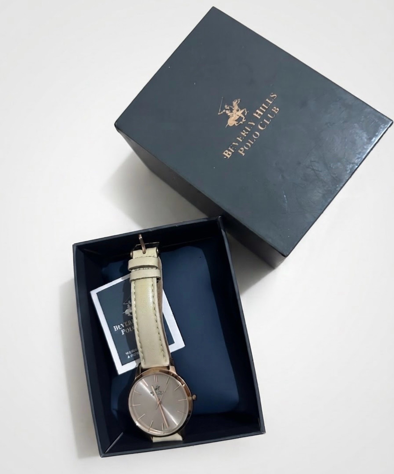 Montre femme authentique Beverly Hills Polo Club en état satisfaisant avec cadran doré