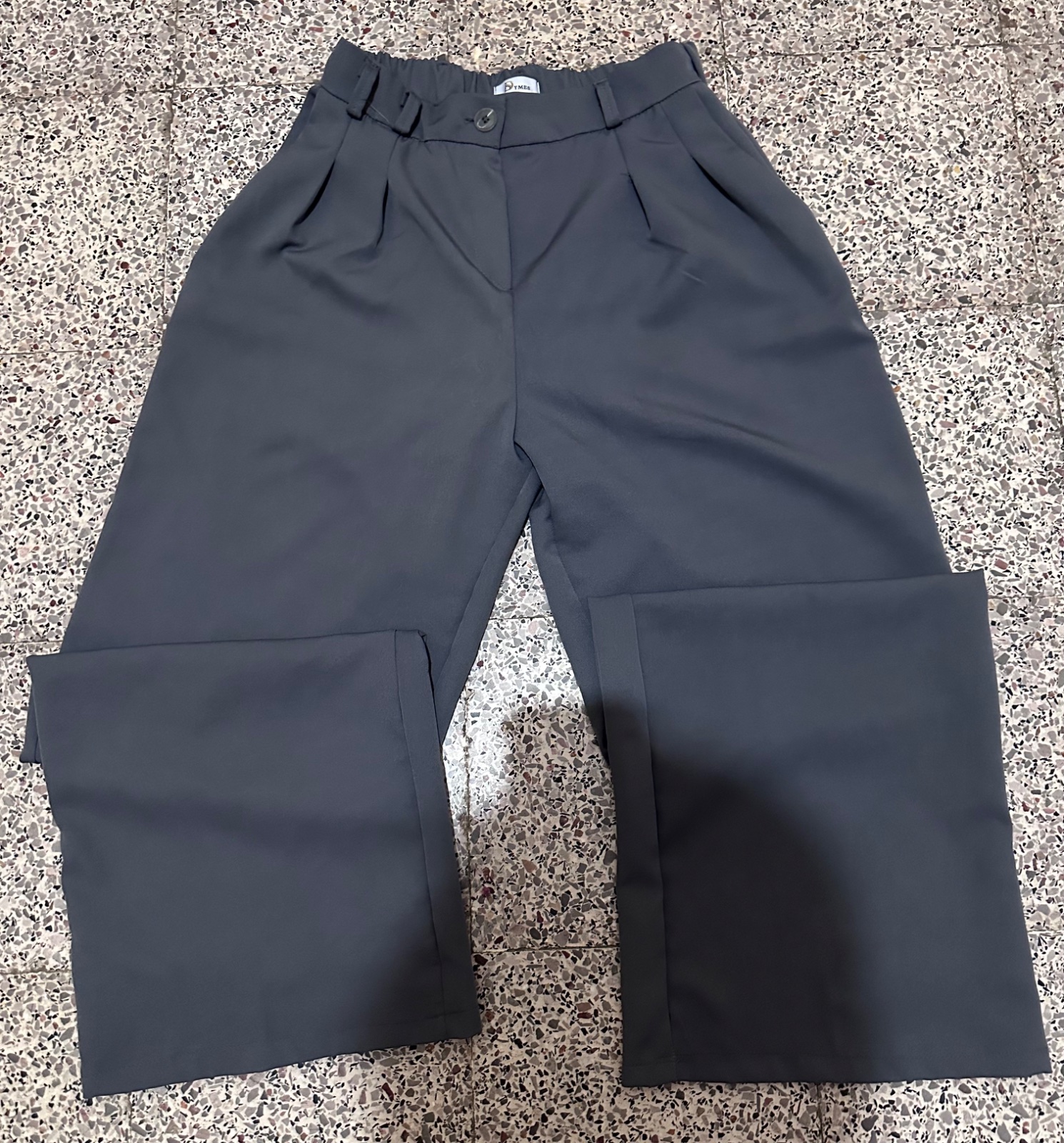 Pantalon large taille 40/42 tres peu porté
