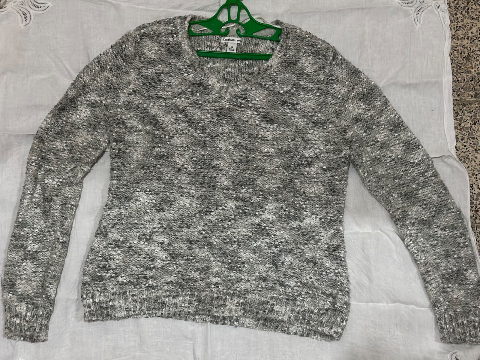Pull en maille chinée gris et blanc Croft & Barrow, de taille M 
