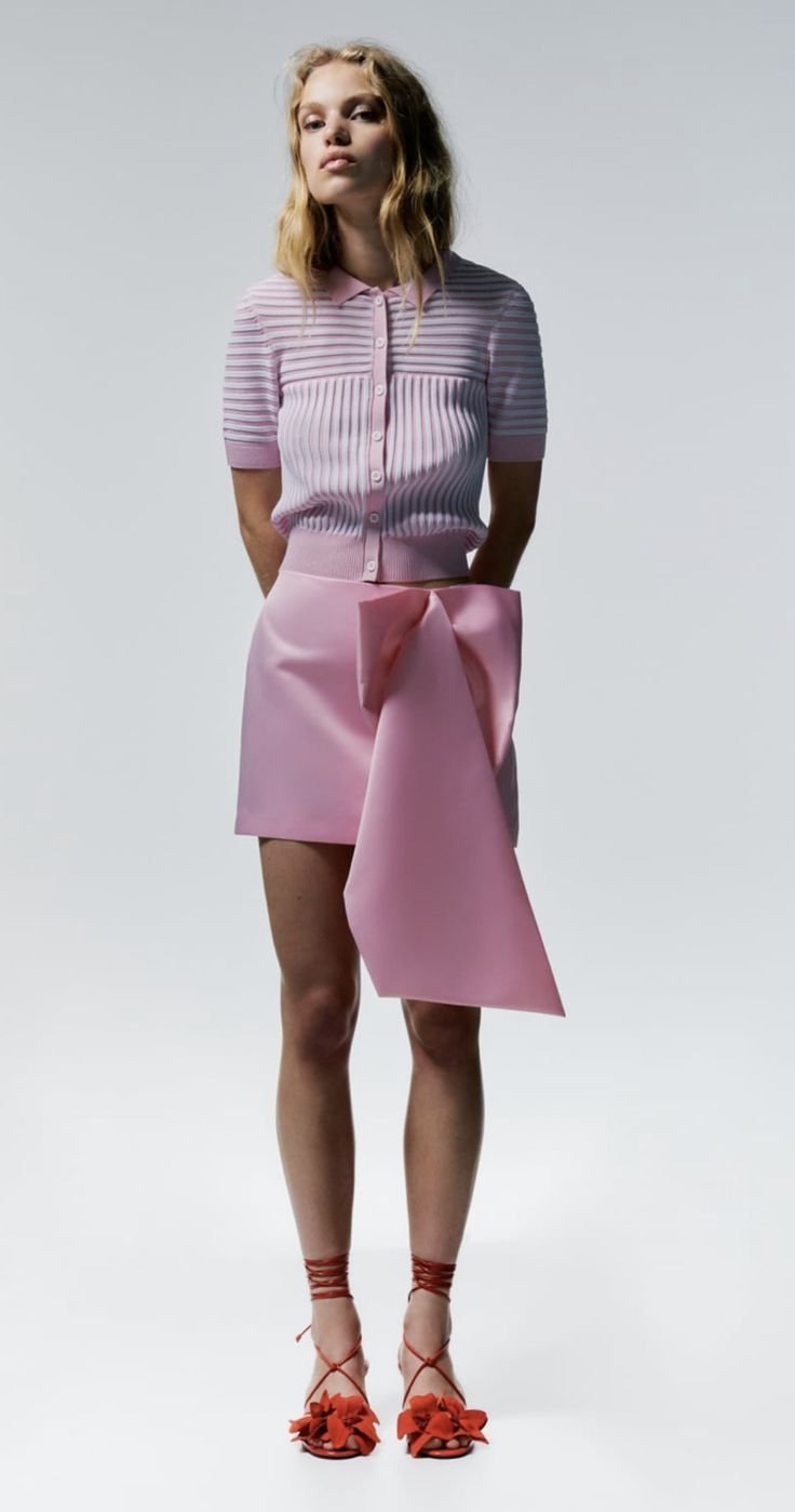 Jupe rose avec papillon zara