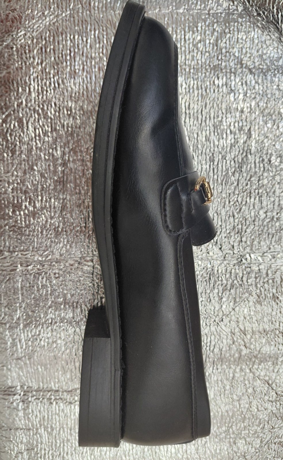 Souliers mocassins noirs – Détail doré