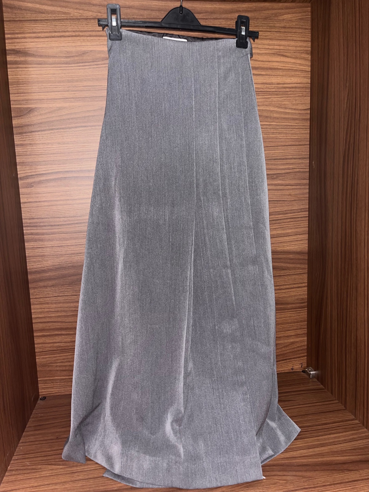 Une Jupe gris longue de la marque vicolo 