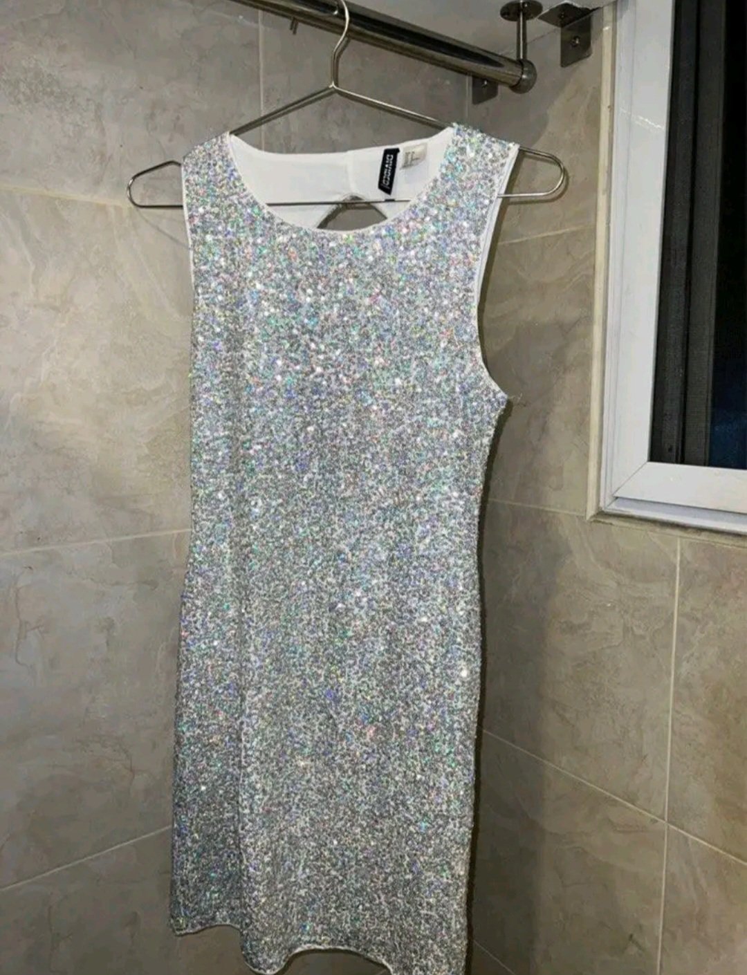 Robe pailletée argentée H&M – Taille 34